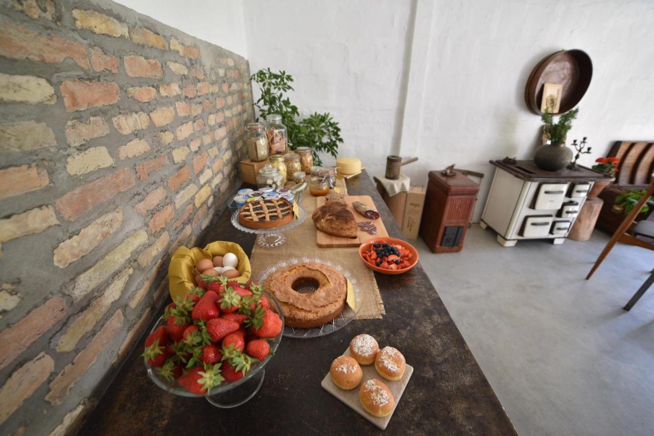 Capannone111 Bed & Breakfast Castiglione di Ravenna Ngoại thất bức ảnh